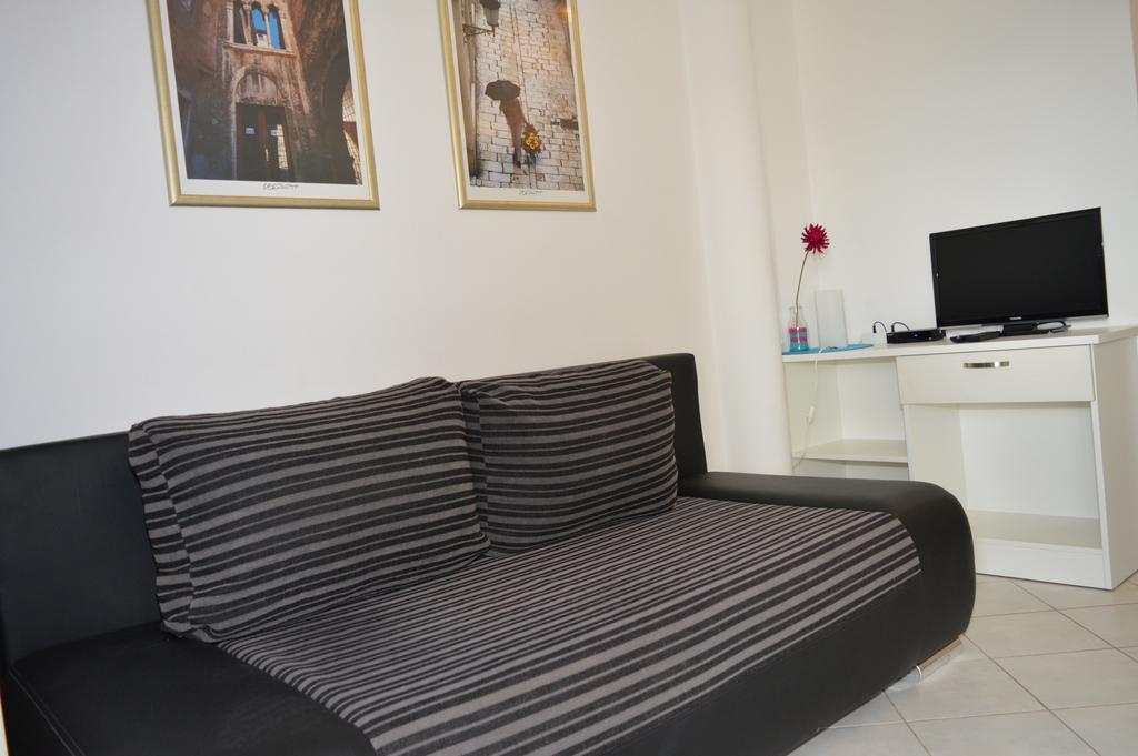Permarinus Apartments Podstrana Phòng bức ảnh